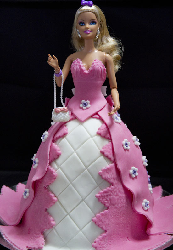 Come si fa a : Come si fa  la torta Barbie.