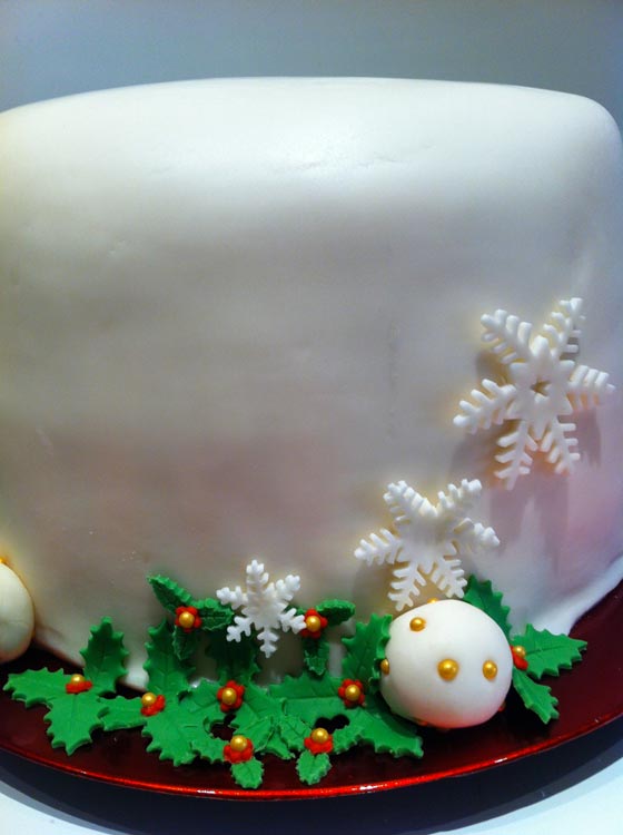 Torta di Natale decorata con pasta di zucchero