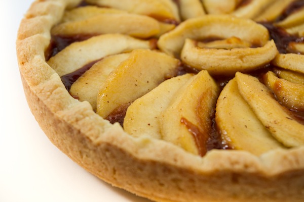 Crostata di mele flambate al whisky e crema al caramello salato