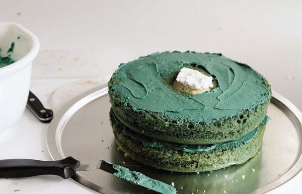 Estratto da Surprise-Inside Cakes di Amanda Rettke, HarperCollins Publishers 2014