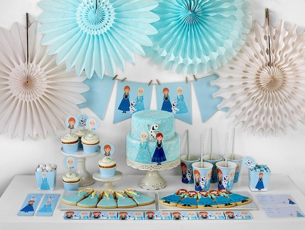 gadgets #favours #Frozen #Festaatema  Idee per il compleanno, Compleanno  frozen, Decorazioni feste compleanno fai da te
